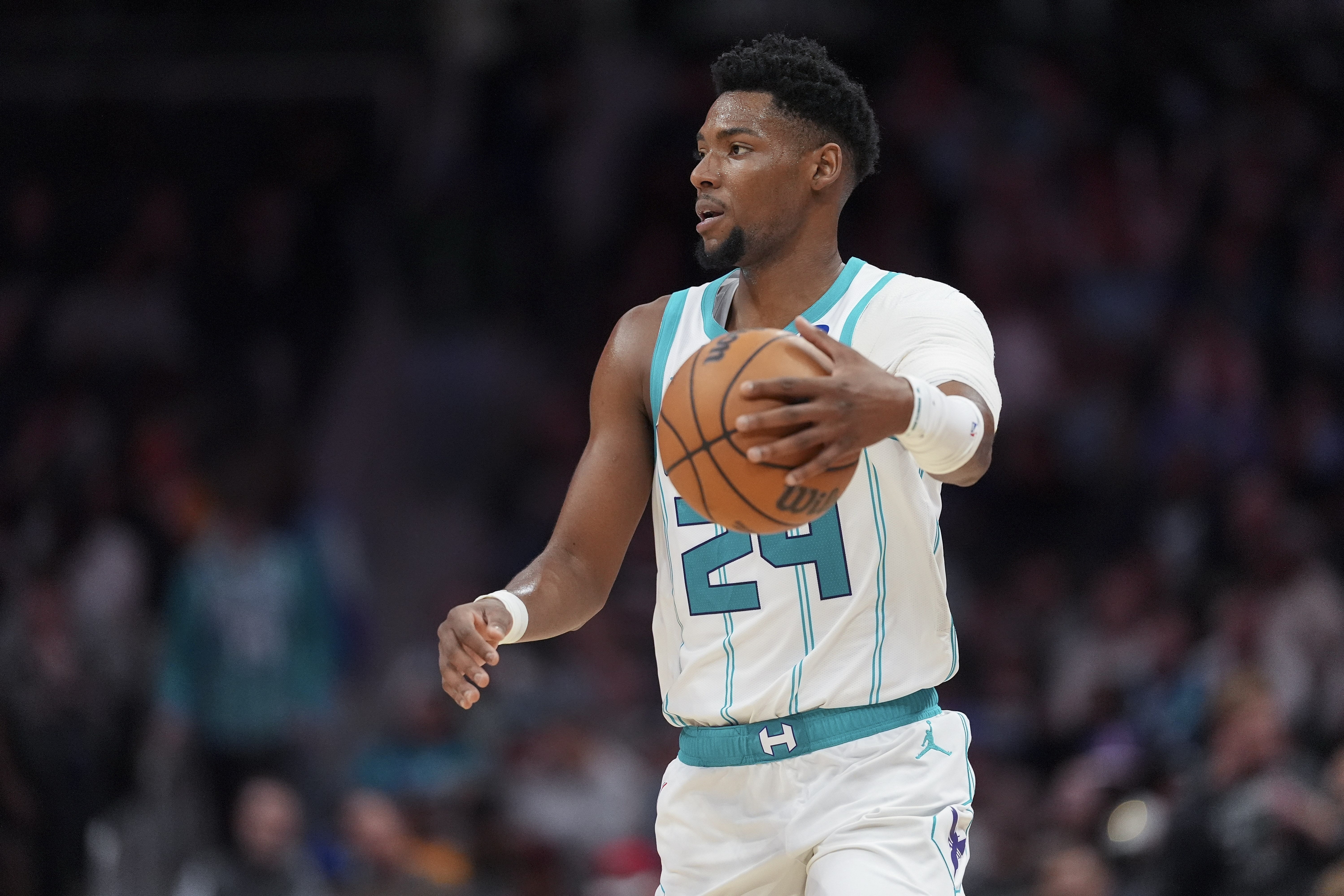 华体会app下载-手感好得多攻！布兰登·米勒打满首节 5中5&amp;三分3中3轰下16分！